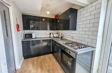 3 Camden Street, Greenbank, Plymouth - Image 2